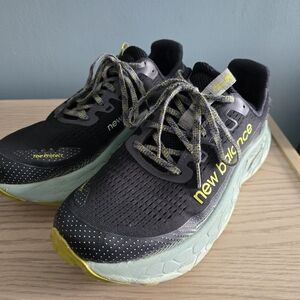 New Balance Mens Cloud Black and Yellow Running Shoes